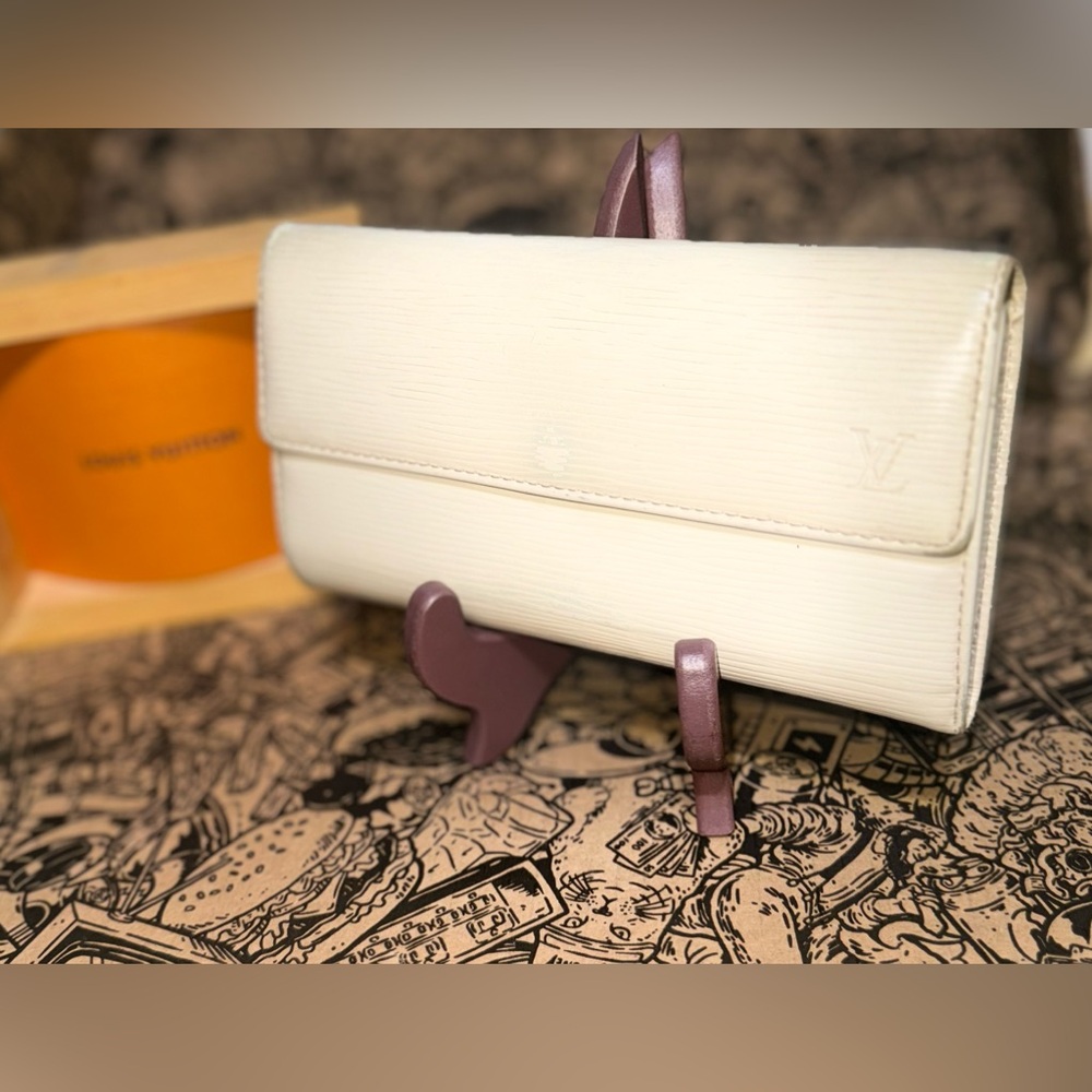 LOUIS VUITTON EPI SARAH LONG SNAP WALLET
